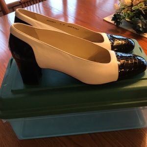 “Bally” Designer white leather/black patent pumps!